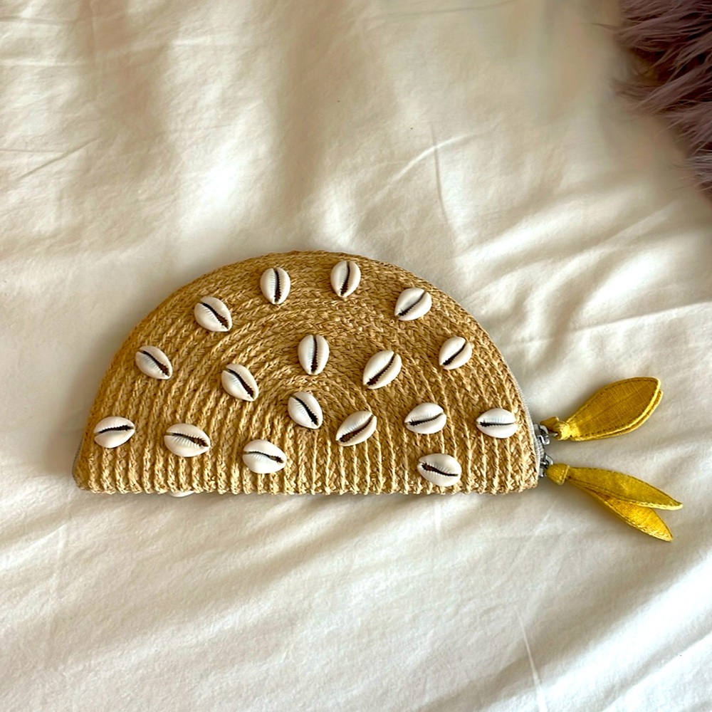 Great condition, Shell Clutch